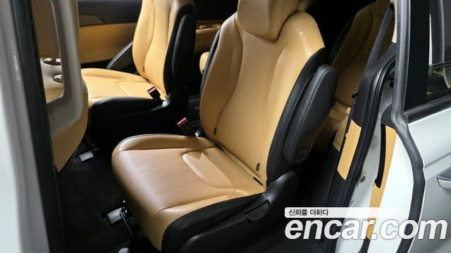Kia Carnival 2022 — ფოტო 11/20
