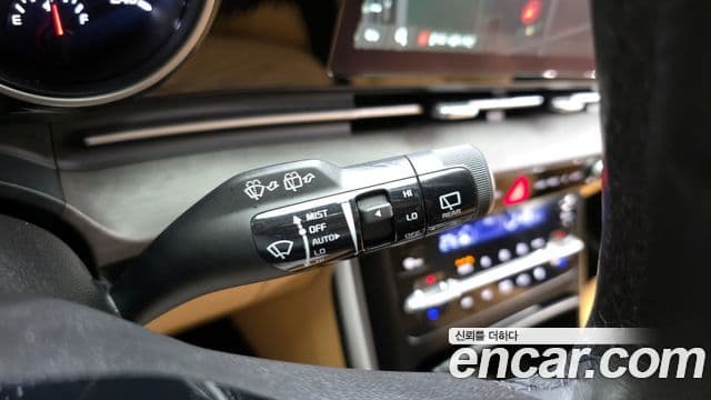 Kia Carnival 2022 — ფოტო 16/20