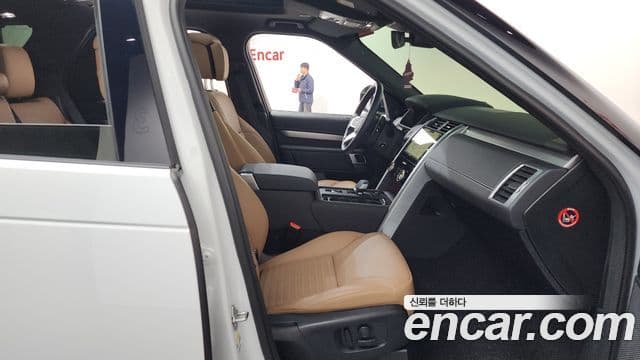Land Rover Discovery 5 2024 — ფოტო 11/20