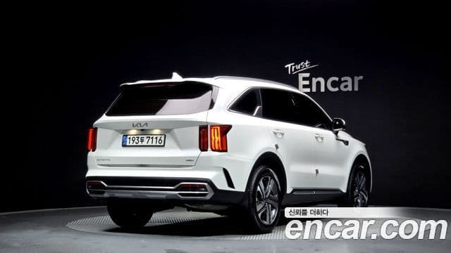 Kia Sorento 2023 — ფოტო 2/20
