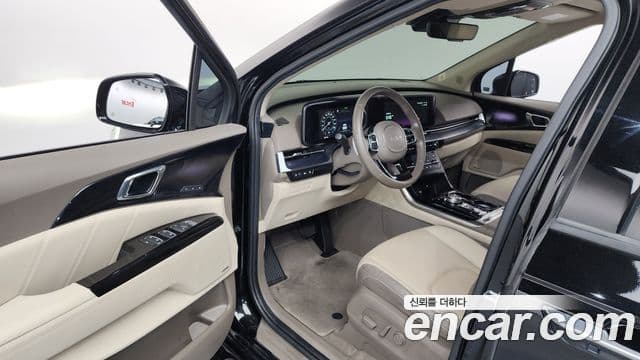 Kia Carnival 2022 — фото 9 из 20