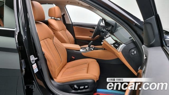 BMW 5 Series 2023 — Şəkil 10/20