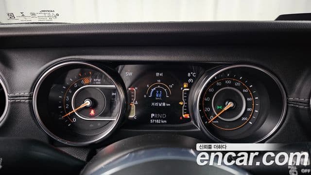 Jeep Wrangler 2021 — ფოტო 8/20