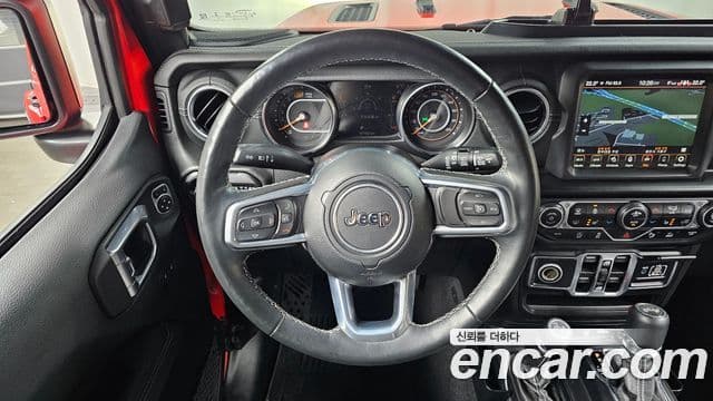 Jeep Wrangler 2021 — ფოტო 13/20