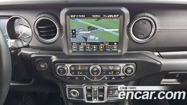 Jeep Wrangler 2021 — ფოტო 16/20