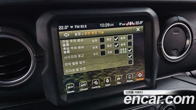 Jeep Wrangler 2021 — ფოტო 18/20