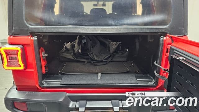 Jeep Wrangler 2021 — ფოტო 20/20