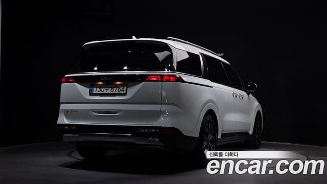 Kia Carnival 2023 — Фото 2/20