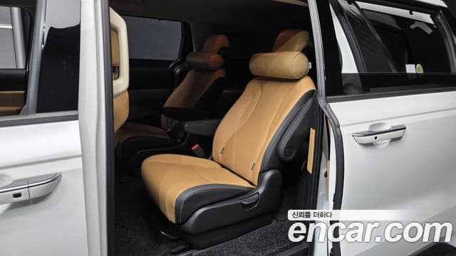 Kia Carnival 2023 — Фото 12/20