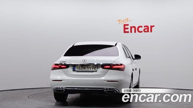 Mercedes-Benz E-Class 2021 — ფოტო 4/20