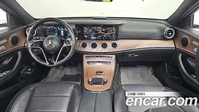 Mercedes-Benz E-Class 2021 — ფოტო 7/20