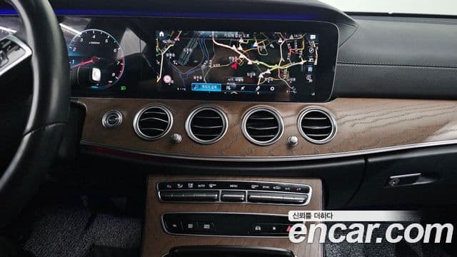 Mercedes-Benz E-Class 2021 — ფოტო 12/20