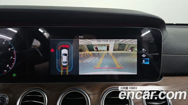 Mercedes-Benz E-Class 2021 — ფოტო 13/20