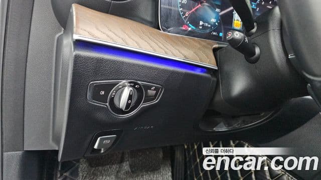 Mercedes-Benz E-Class 2021 — ფოტო 16/20