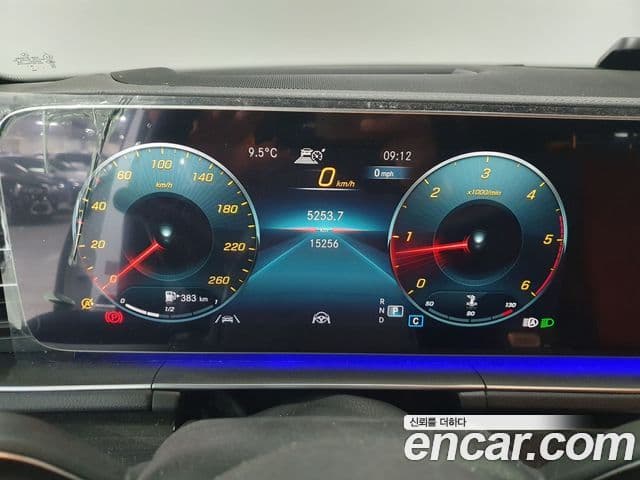 Mercedes-Benz GLE-Class 2023 — ფოტო 7/17