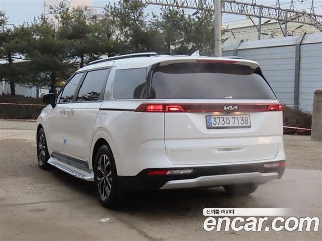Kia Carnival 2022 — ფოტო 2/20