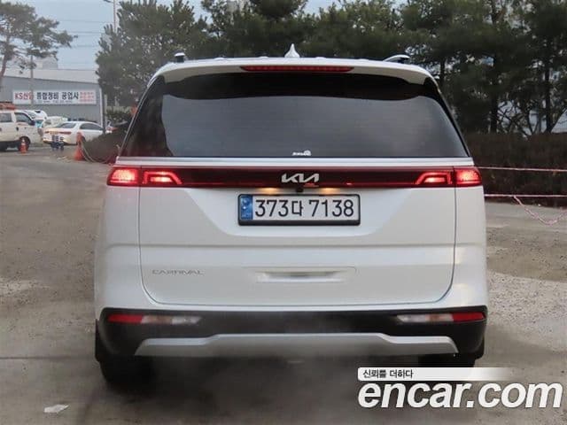 Kia Carnival 2022 — ფოტო 3/20
