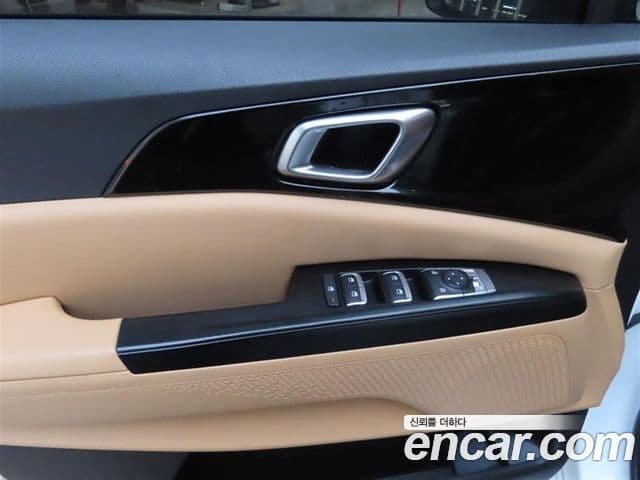 Kia Carnival 2022 — ფოტო 6/20