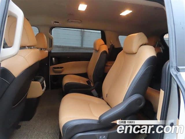 Kia Carnival 2022 — ფოტო 7/20