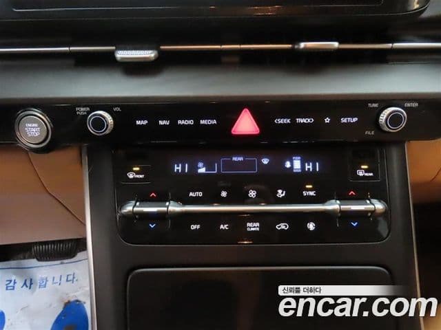 Kia Carnival 2022 — ფოტო 15/20