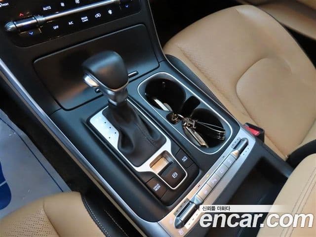 Kia Carnival 2022 — ფოტო 16/20