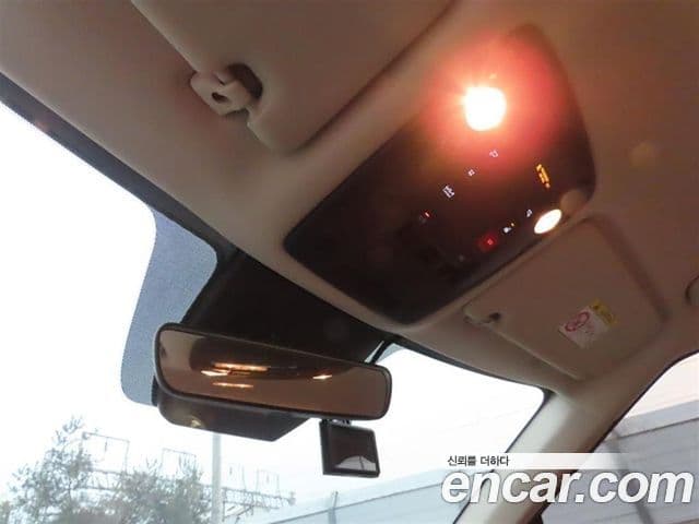 Kia Carnival 2022 — ფოტო 17/20