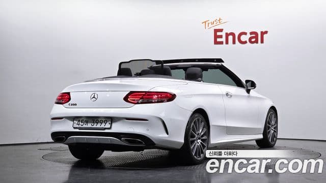Mercedes-Benz C-Class 2018 — Photo 13/20