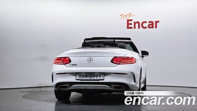 Mercedes-Benz C-Class 2018 — Photo 18/20