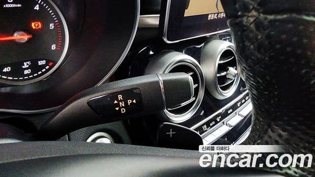 Mercedes-Benz GLC-Class 2018 — Şəkil 7/20