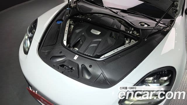 Porsche Panamera 2018 — Photo 1/20