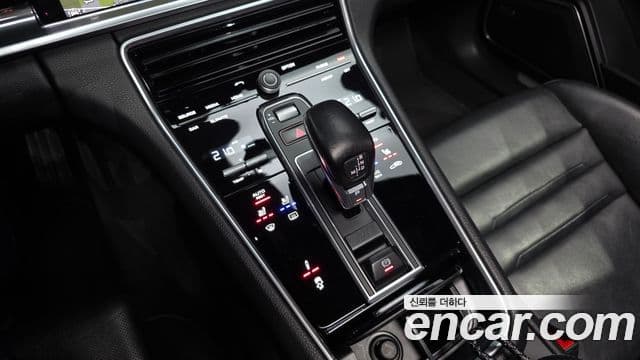 Porsche Panamera 2018 — Photo 20/20