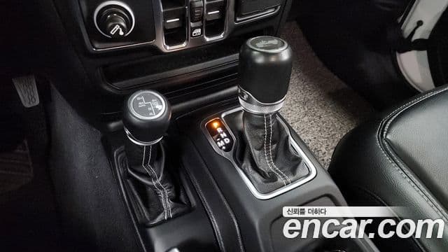 Jeep Wrangler 2021 — Şəkil 9/20