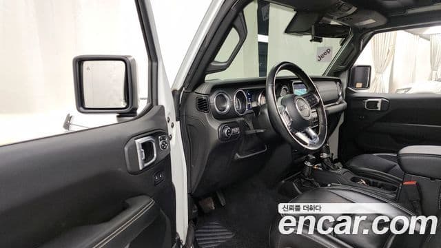 Jeep Wrangler 2021 — фото 10 из 20