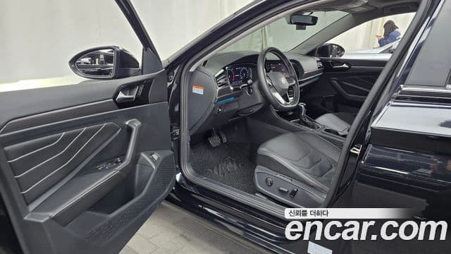 Volkswagen Jetta 2024 — Şəkil 8/20