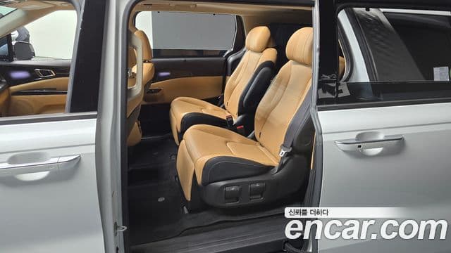 Kia Carnival 2023 — Şəkil 11/20