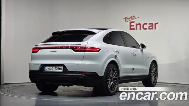 Porsche Cayenne 2023 — ფოტო 2/20