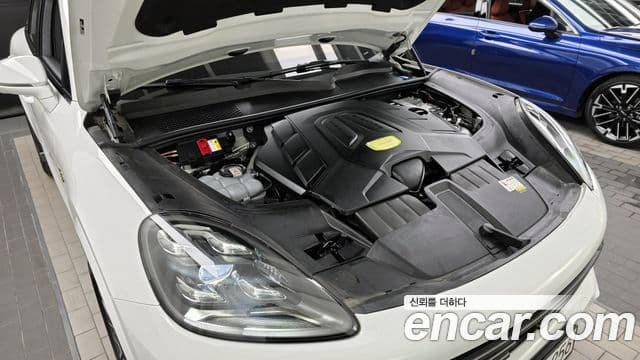 Porsche Cayenne 2023 — ფოტო 6/20