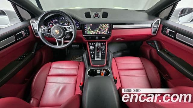 Porsche Cayenne 2023 — ფოტო 7/20