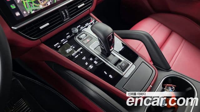 Porsche Cayenne 2023 — ფოტო 9/20