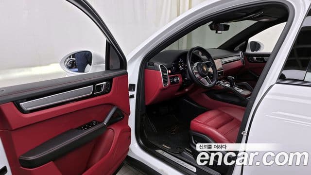 Porsche Cayenne 2023 — ფოტო 10/20