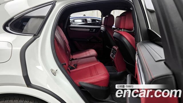 Porsche Cayenne 2023 — ფოტო 12/20