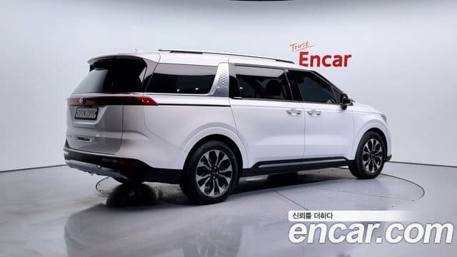 Kia Carnival 2020 — ფოტო 2/20