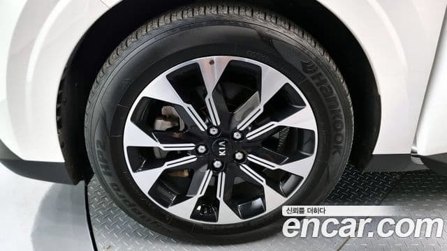 Kia Carnival 2020 — ფოტო 5/20