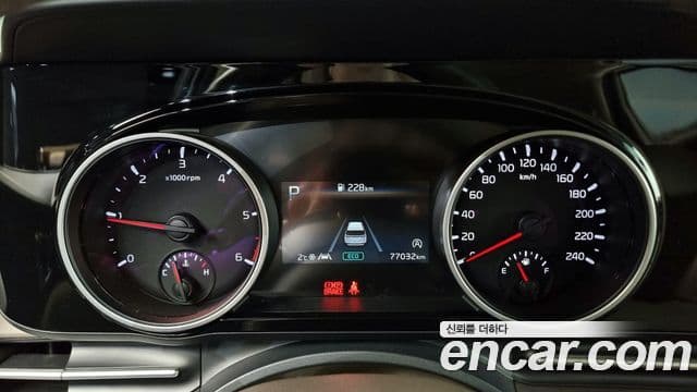 Kia Carnival 2020 — ფოტო 8/20