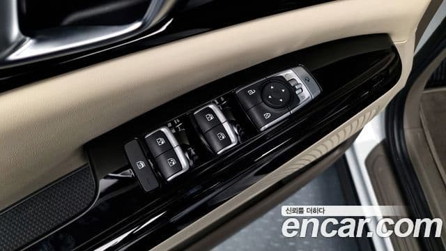 Kia Carnival 2020 — ფოტო 17/20