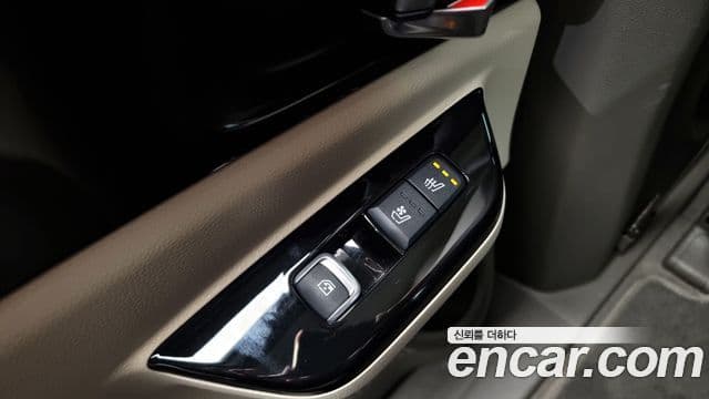 Kia Carnival 2020 — ფოტო 18/20
