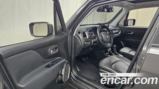 Jeep Renegade 2021 — Фото 10/20