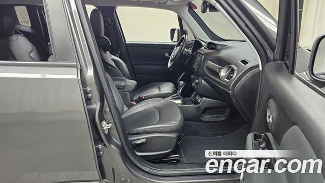 Jeep Renegade 2021 — Фото 11/20