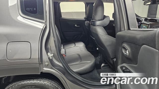 Jeep Renegade 2021 — Фото 12/20