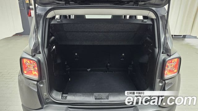 Jeep Renegade 2021 — Фото 20/20